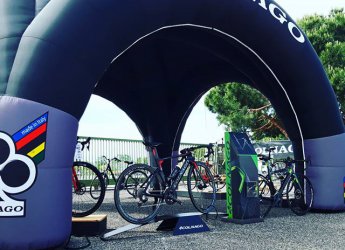 Gonflée à bloc la Team Moreno à la Foire Expo avec @apesud_cycling @colnagofrance #cyclesmoreno #foireexpoperpignan #perpignan #66 #velo66 #bike #colnago